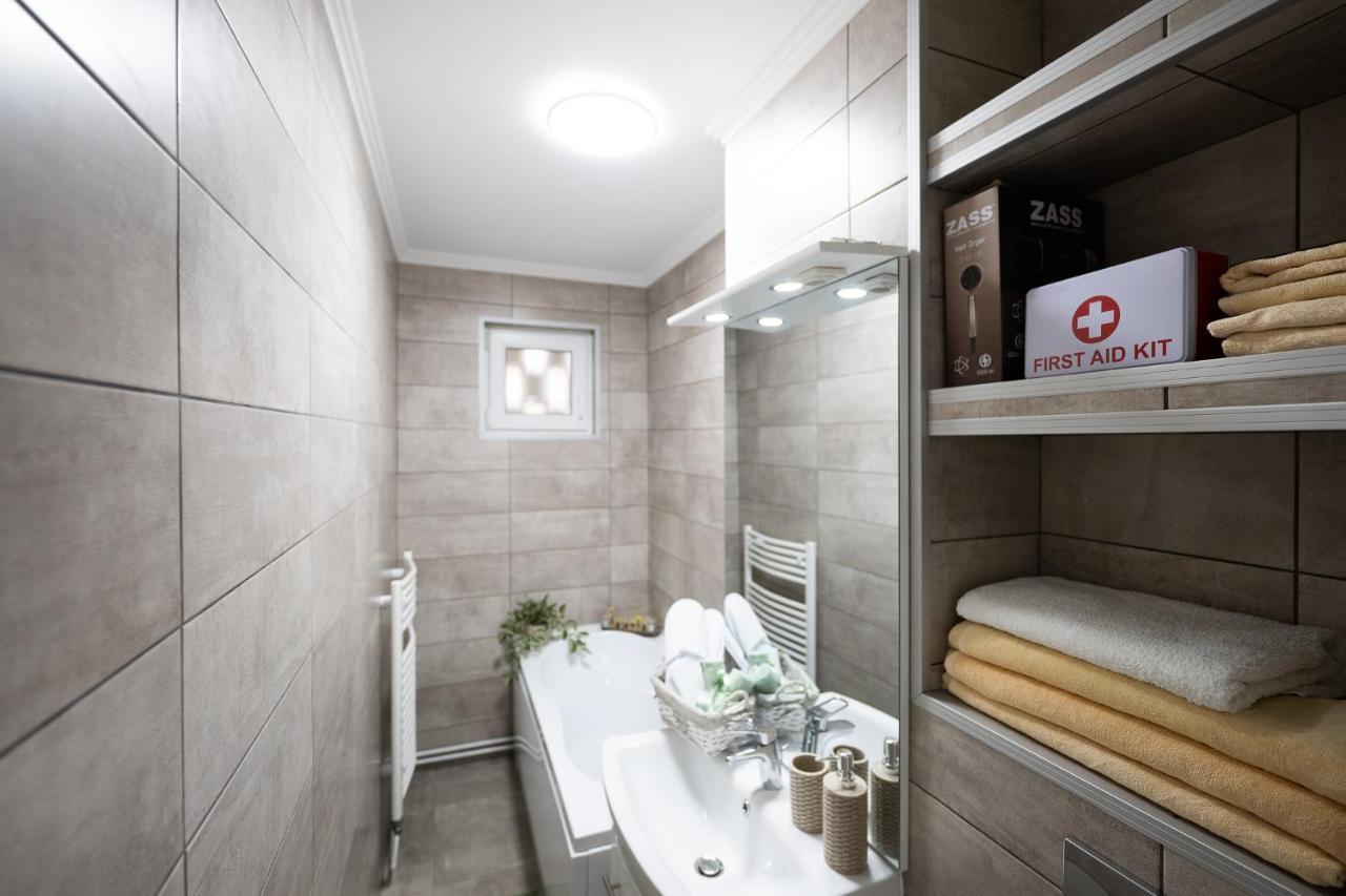 L&R Boutique Apartment Otelu Rosu Экстерьер фото
